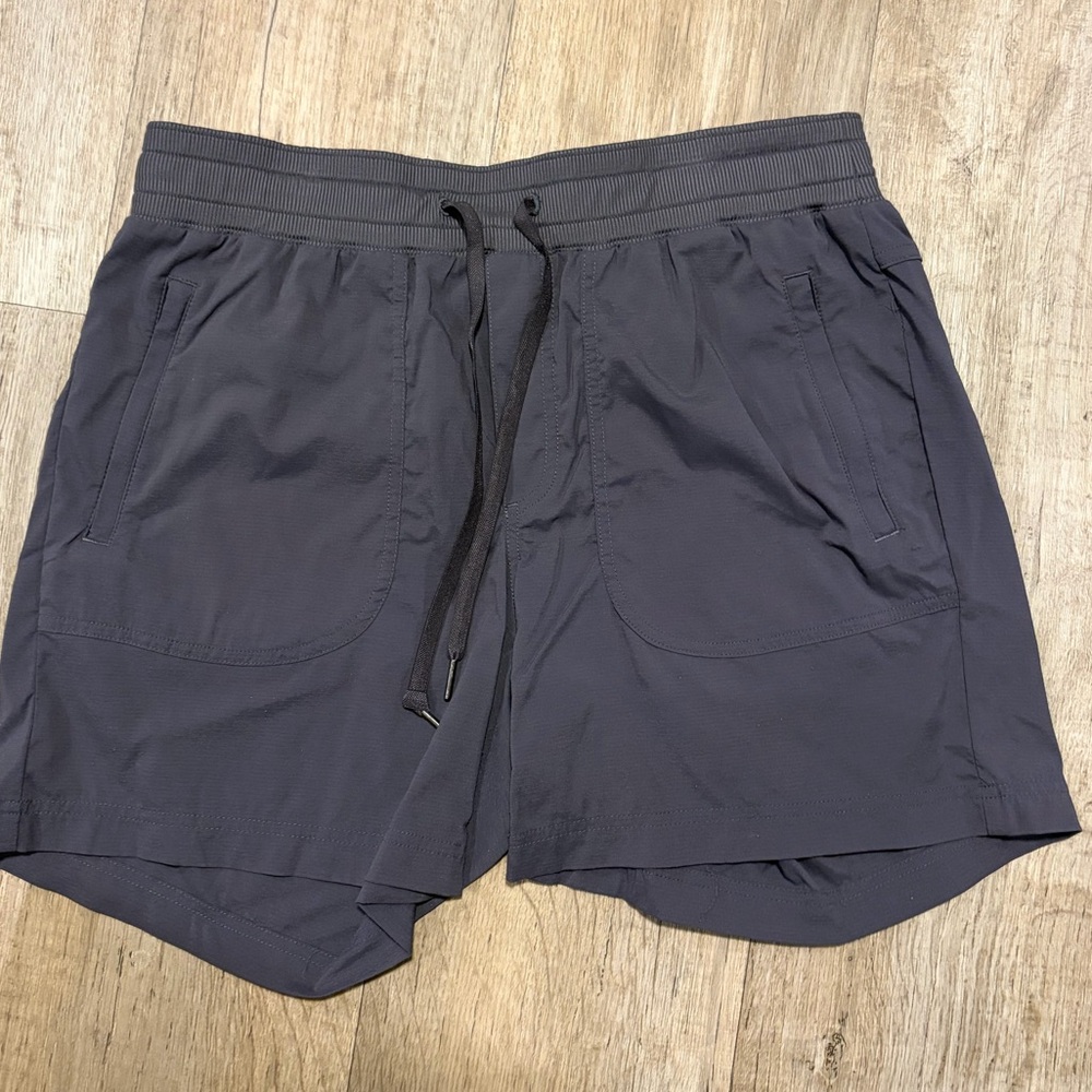 L.L Bean Women's Vista Camp Shorts-size medium
